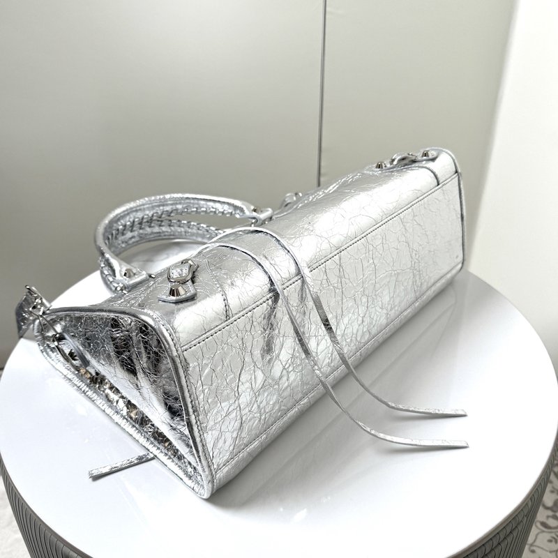 발렌시아가 실버 시티백 001-224736