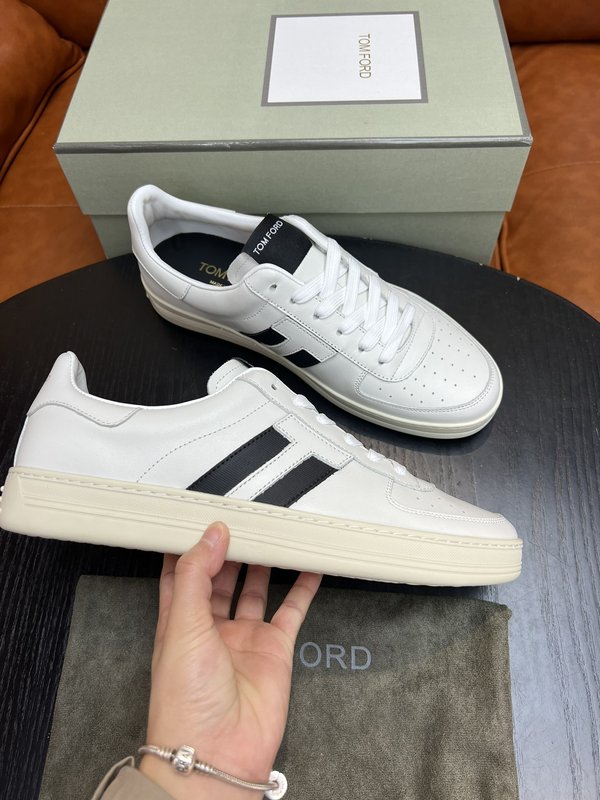 TOM FORD 가죽 로우탑 스니커즈 001-226390