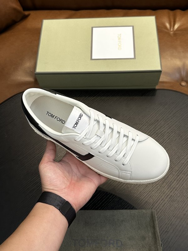 TOM FORD 가죽 로우탑 스니커즈 001-226536