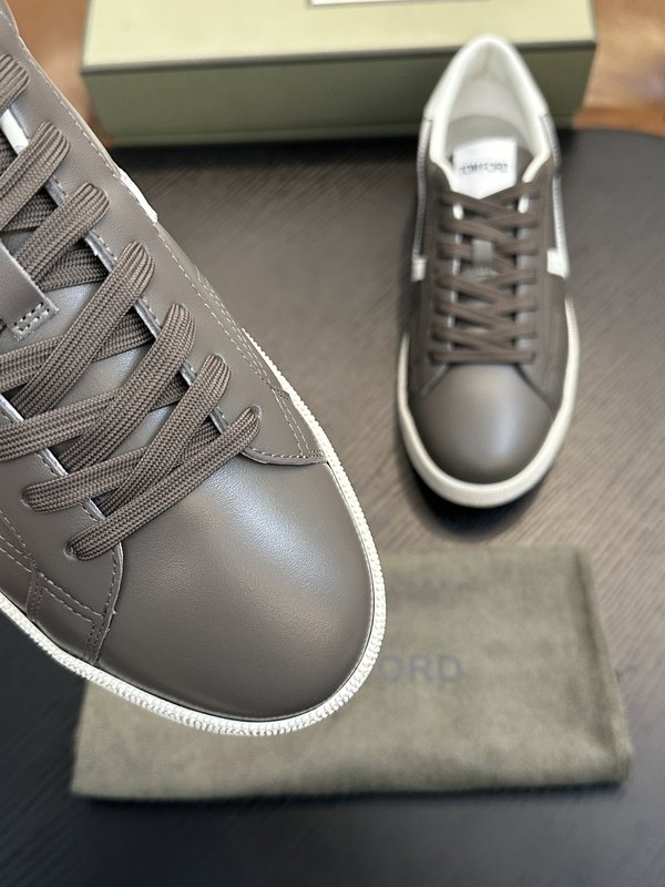 TOM FORD 가죽 로우톱 스니커즈 001-226537