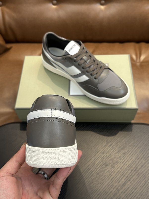 TOM FORD 가죽 로우탑 스니커즈 001-226540
