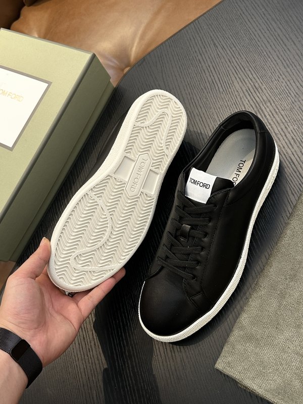 TOM FORD 가죽 로우탑 스니커즈 001-226578