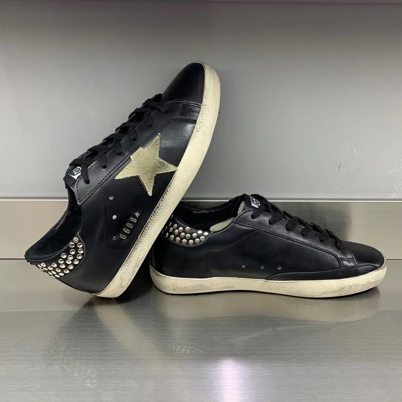 Golden Goose 클래식 스타 스니커즈 001-226670