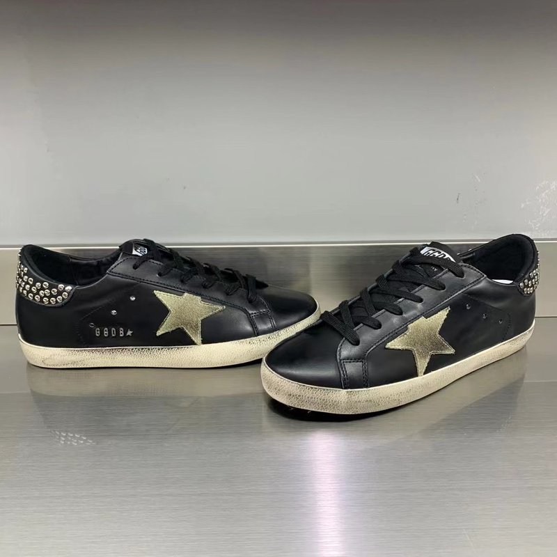 Golden Goose 클래식 스타 스니커즈 001-226670
