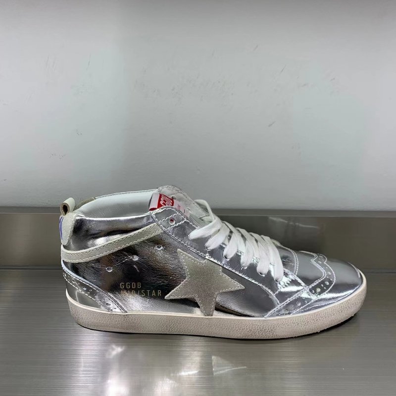 Golden Goose 미드 스타 운동화 001-226892