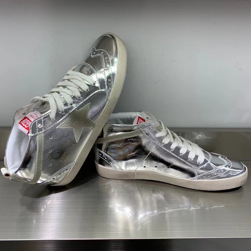 Golden Goose 미드 스타 운동화 001-226892