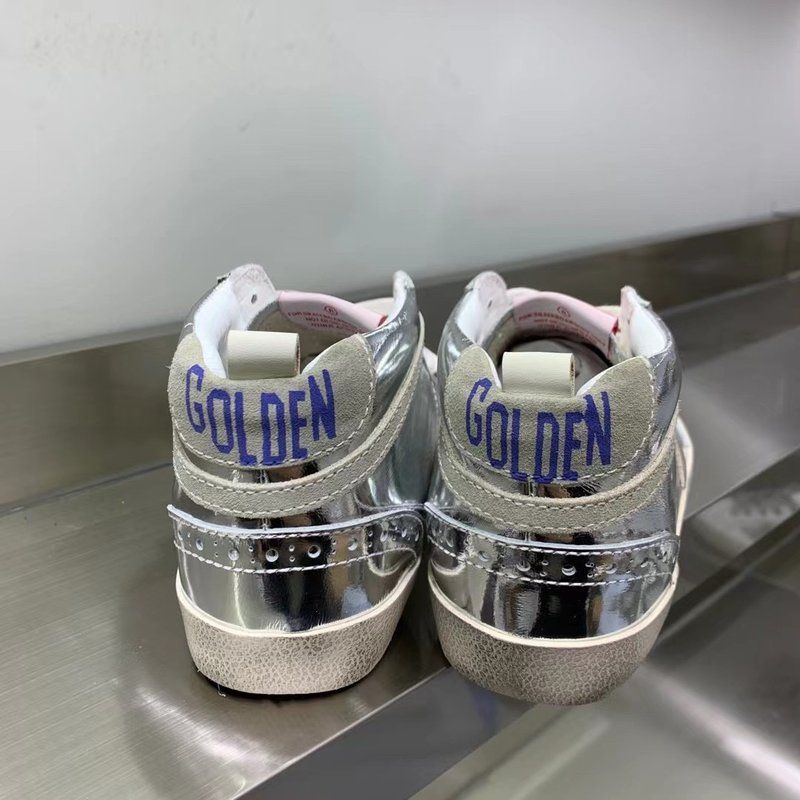 Golden Goose 미드 스타 운동화 001-226892