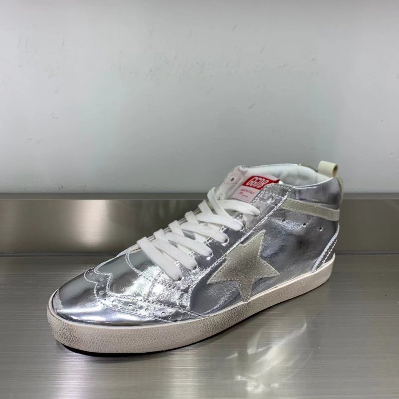 Golden Goose 미드 스타 운동화 001-226892