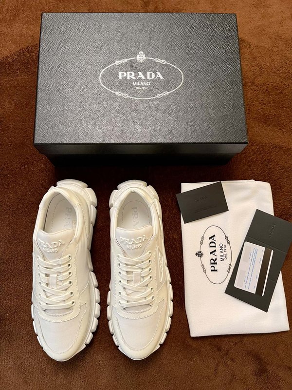 프라다 PRADA 레더 패더 스니커즈 001-226944