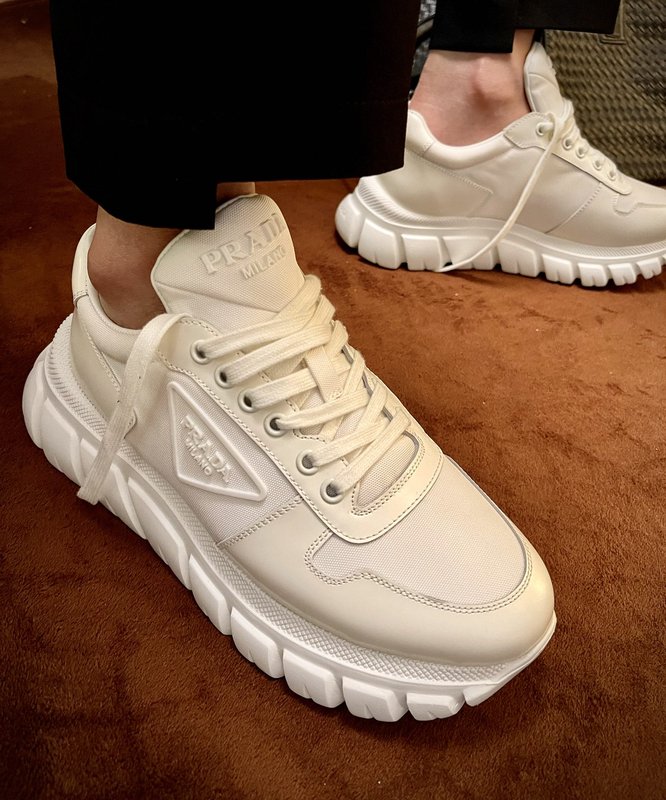 프라다 PRADA 레더 패더 스니커즈 001-226944
