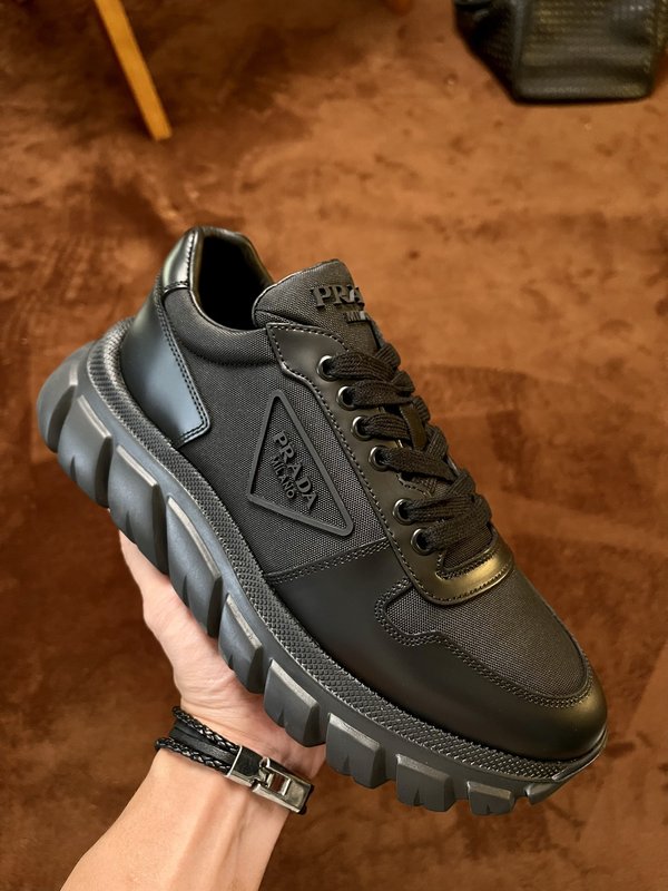 프라다 PRADA 레더 패더 스니커즈 001-226944