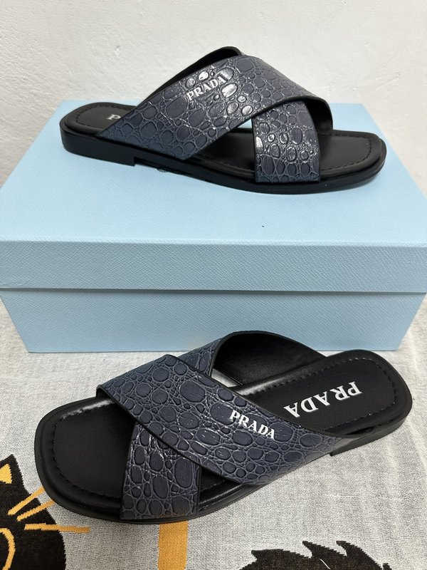 PRADA 프라다 남성 스톤 패턴 가죽 슬리퍼 001-227123