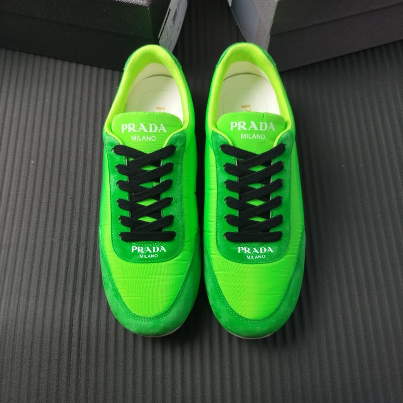 PRADA 프라다 그린 모델 001-227179