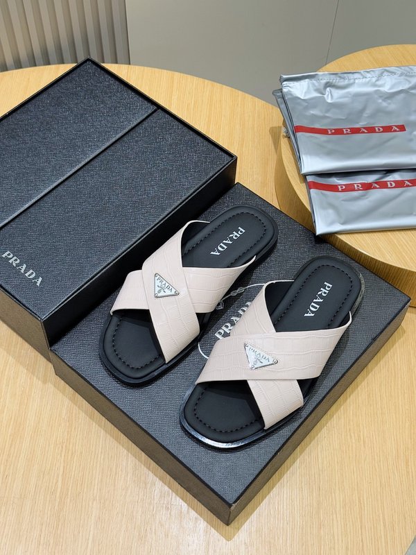 Prada 사피아노 가죽 슬리퍼 001-227290