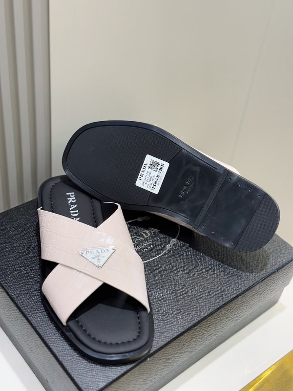 Prada 사피아노 가죽 슬리퍼 001-227290