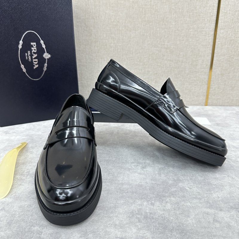 프라다 PRADA 삼각 로고 두꺼운 바닥 로퍼 001-227325
