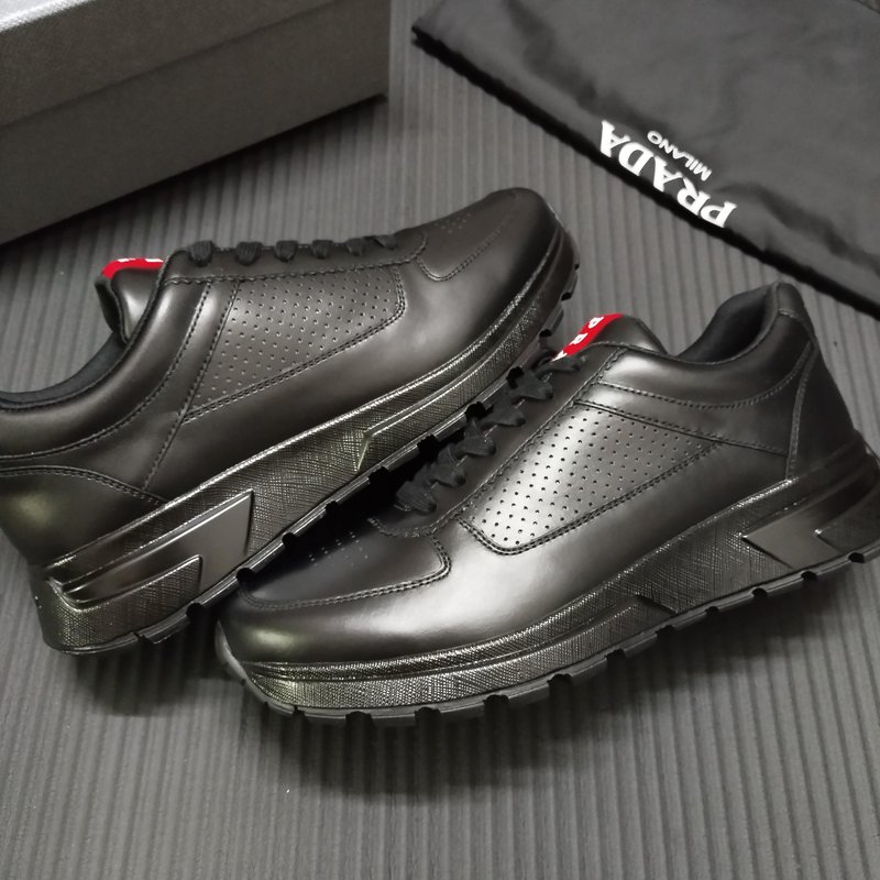 PRADA 신상 블랙 가죽 구두 001-227357