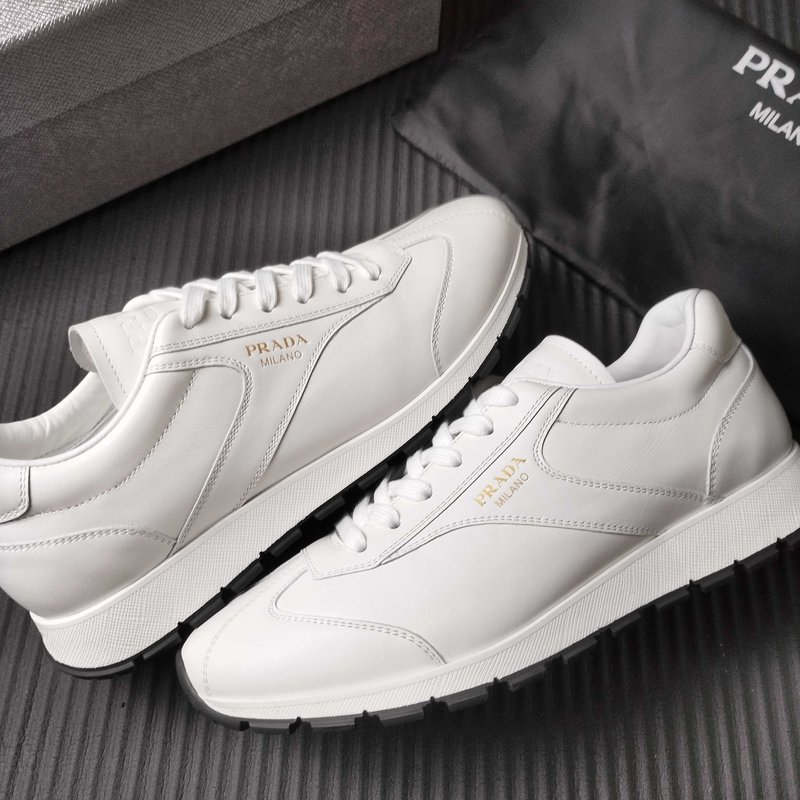 PRADA 화이트 가죽 캐주얼 슈즈 001-227517