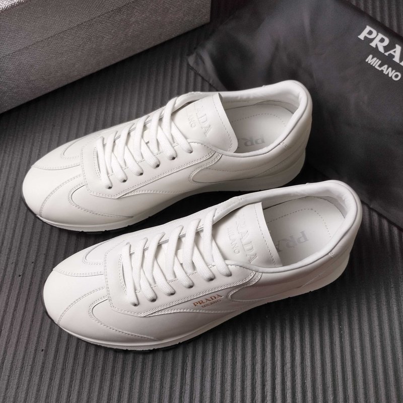 PRADA 화이트 가죽 캐주얼 슈즈 001-227517