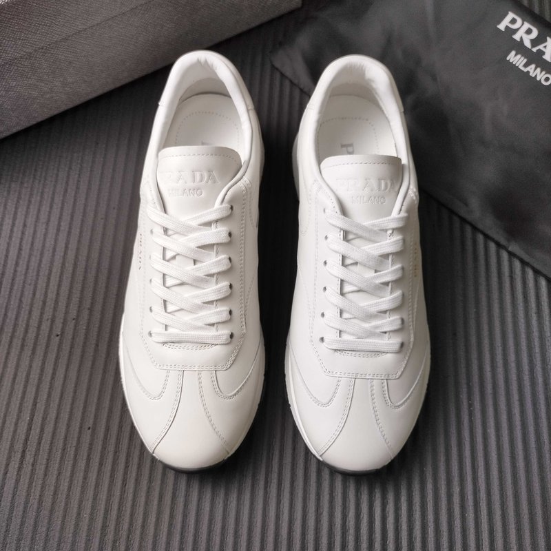 PRADA 화이트 가죽 캐주얼 슈즈 001-227517
