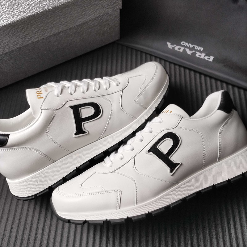 프라다 PRADA 알파벳 P 로고 가죽 캐주얼 운동화 001-227536