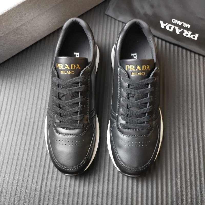 PRADA 블랙 가죽 캐주얼 운동화 001-227539