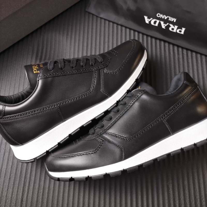 PRADA 블랙 가죽 캐주얼 운동화 001-227539