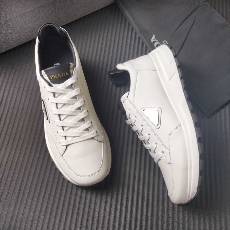 PRADA 프라다 클래식 삼각 로고 운동화 001-227544