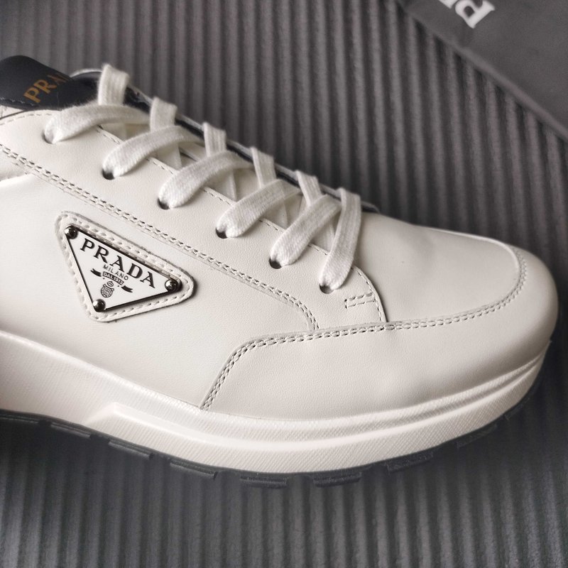 PRADA 프라다 클래식 삼각 로고 운동화 001-227544