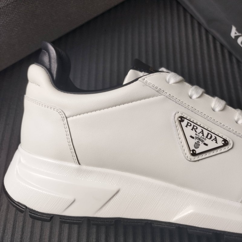 PRADA 프라다 클래식 삼각 로고 운동화 001-227544