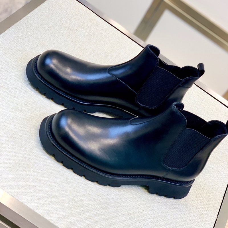 PRADA 클래식 라운드 토 남성 가죽 부츠 001-227555