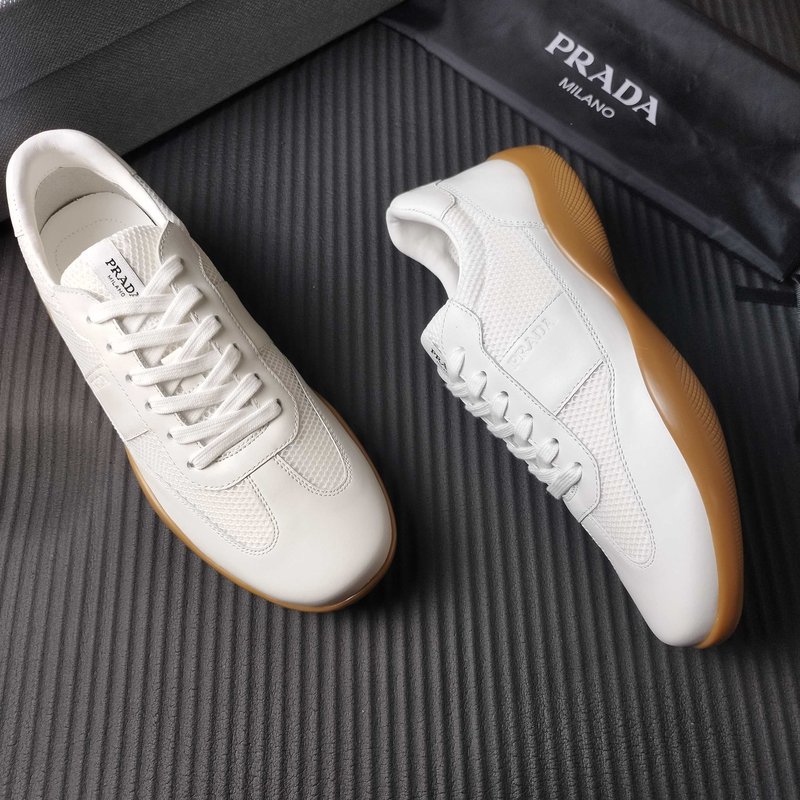PRADA 프라다 화이트 운동 캐주얼 슈즈 001-227629