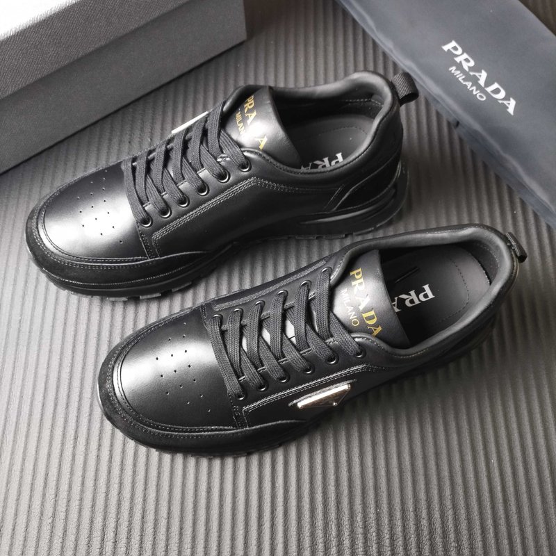 프라다 PRADA 블랙 레더 운동화 001-227657