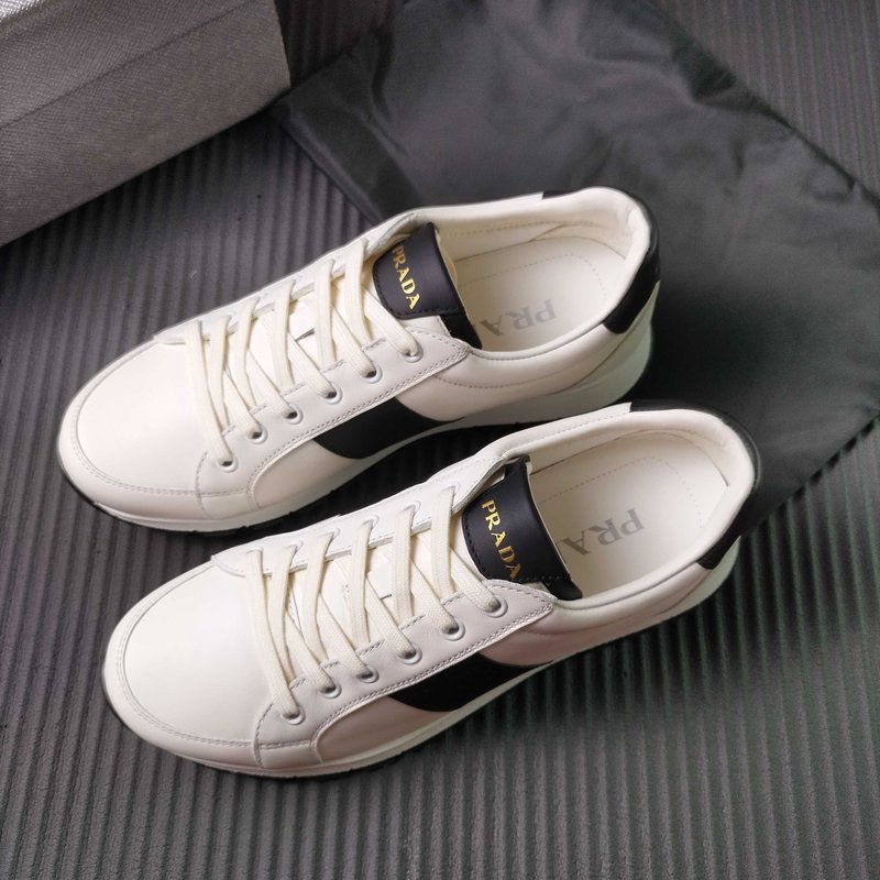 PRADA 프라다 클래식 블랙 화이트 스니커즈 001-227693
