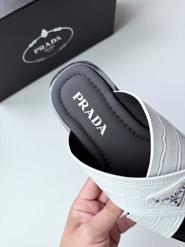 Prada 클래식 메탈 로고 크로스 샌들 001-227716