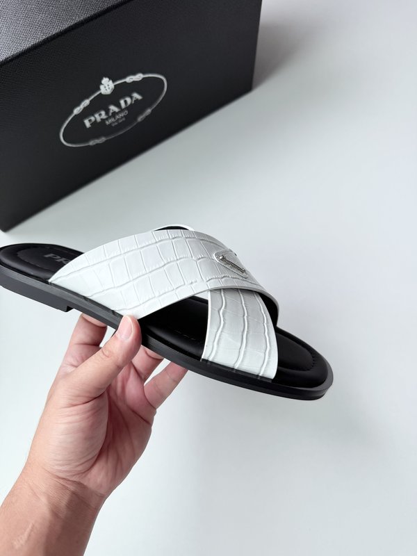 Prada 클래식 메탈 로고 크로스 샌들 001-227716