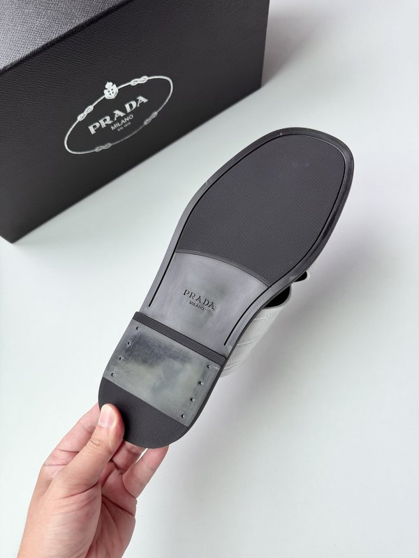 Prada 클래식 메탈 로고 크로스 샌들 001-227716