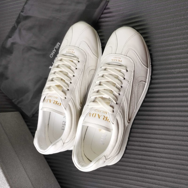 프라다 화이트 가죽 캐주얼 슈즈 001-227724