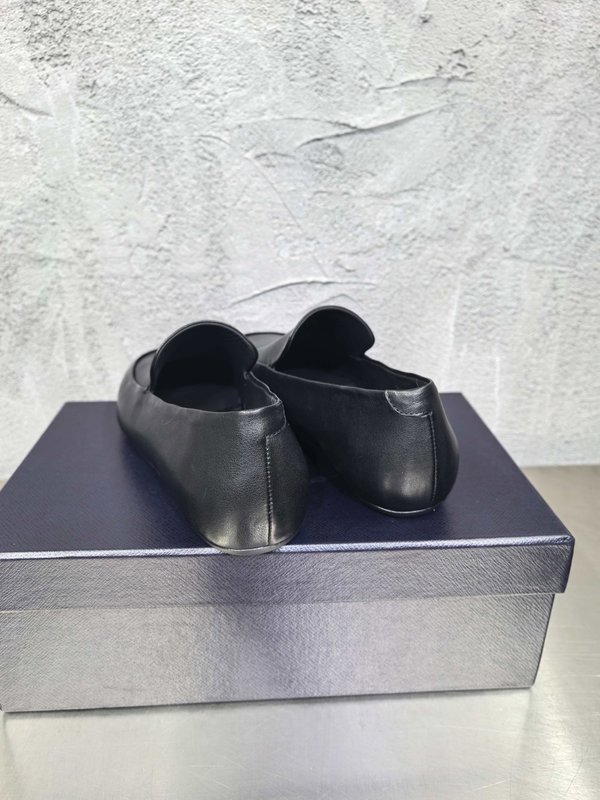 PRADA 남성 클래식 빈티지 로퍼 구두 001-227731