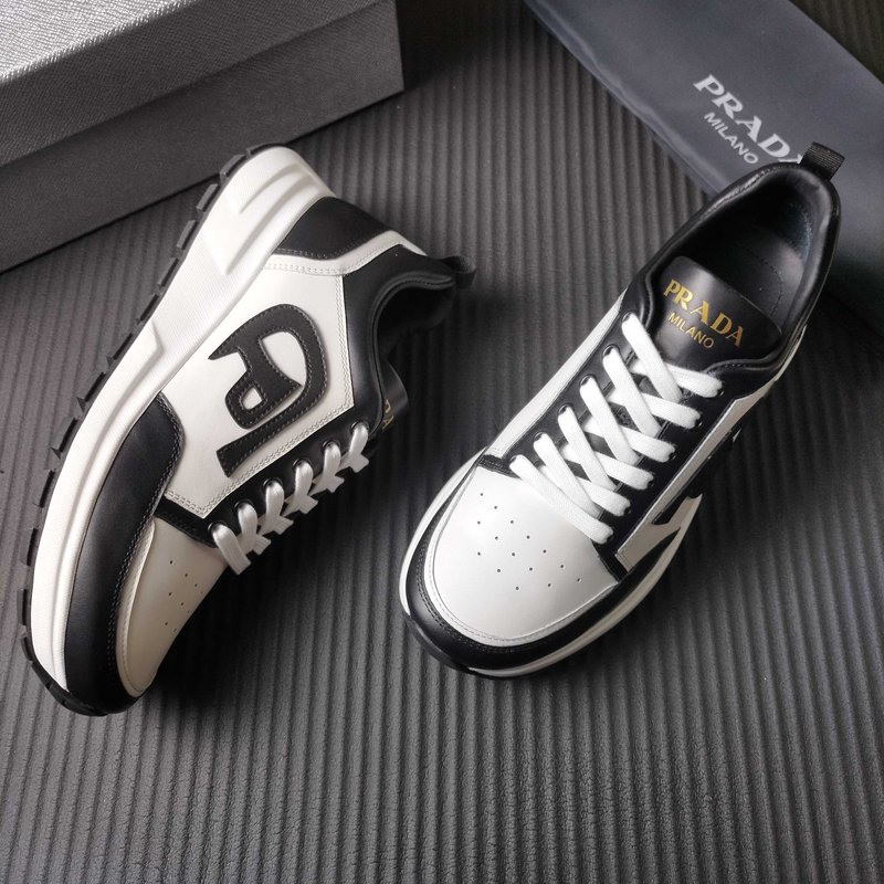프라다 PRADA 블랙 화이트 스니커즈 001-227747