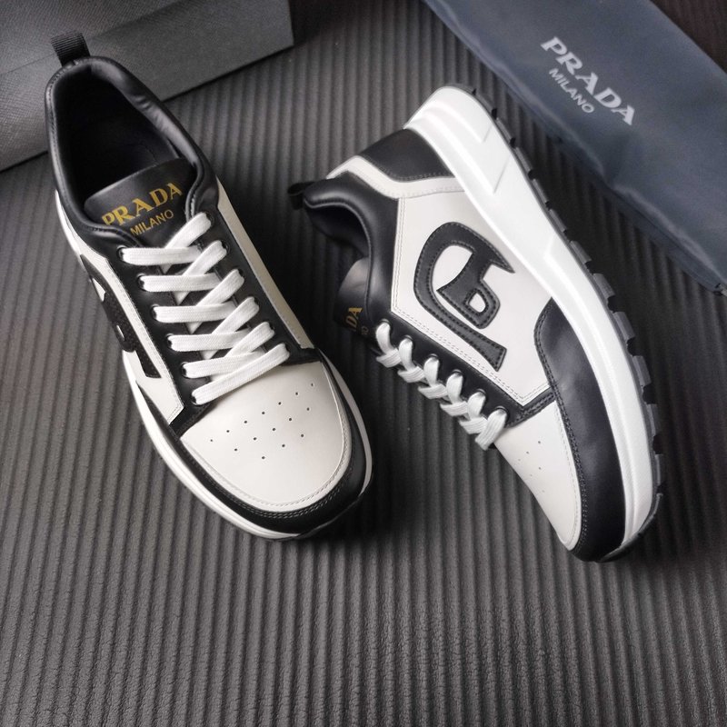 프라다 PRADA 블랙 화이트 스니커즈 001-227747