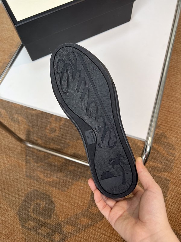 GUCCI 클래식 남성화 수입 가죽 더블 G 001-227821