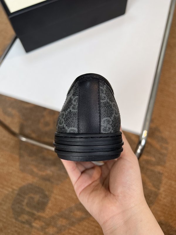 GUCCI 클래식 남성화 수입 가죽 더블 G 001-227821