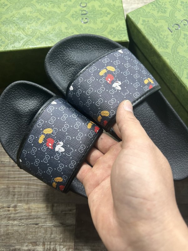 Gucci 구치 클래식 프린트 슬리퍼 001-227825