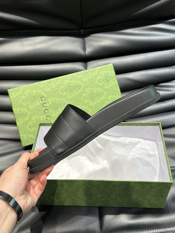 Gucci 남성 여름 소가죽 슬리퍼 001-227902