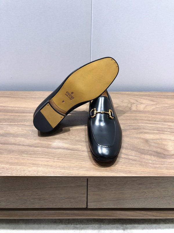 Gucci 남성 신규 말발굽 버클 가죽 구두 001-227936