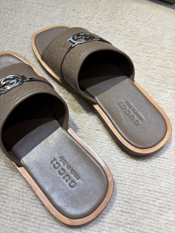 구찌 Gucci 남성 더블 G 로고 샌들 001-227979