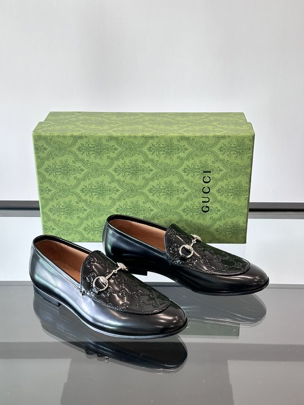 Gucci 남성 가죽 말장식 캐주얼 구두 001-228105