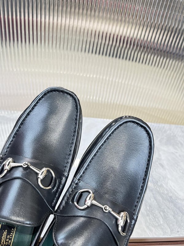 Gucci 남성 말굽 장식 로퍼 001-228136
