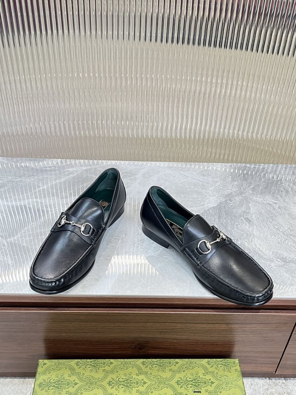 Gucci 남성 말굽 장식 로퍼 001-228136